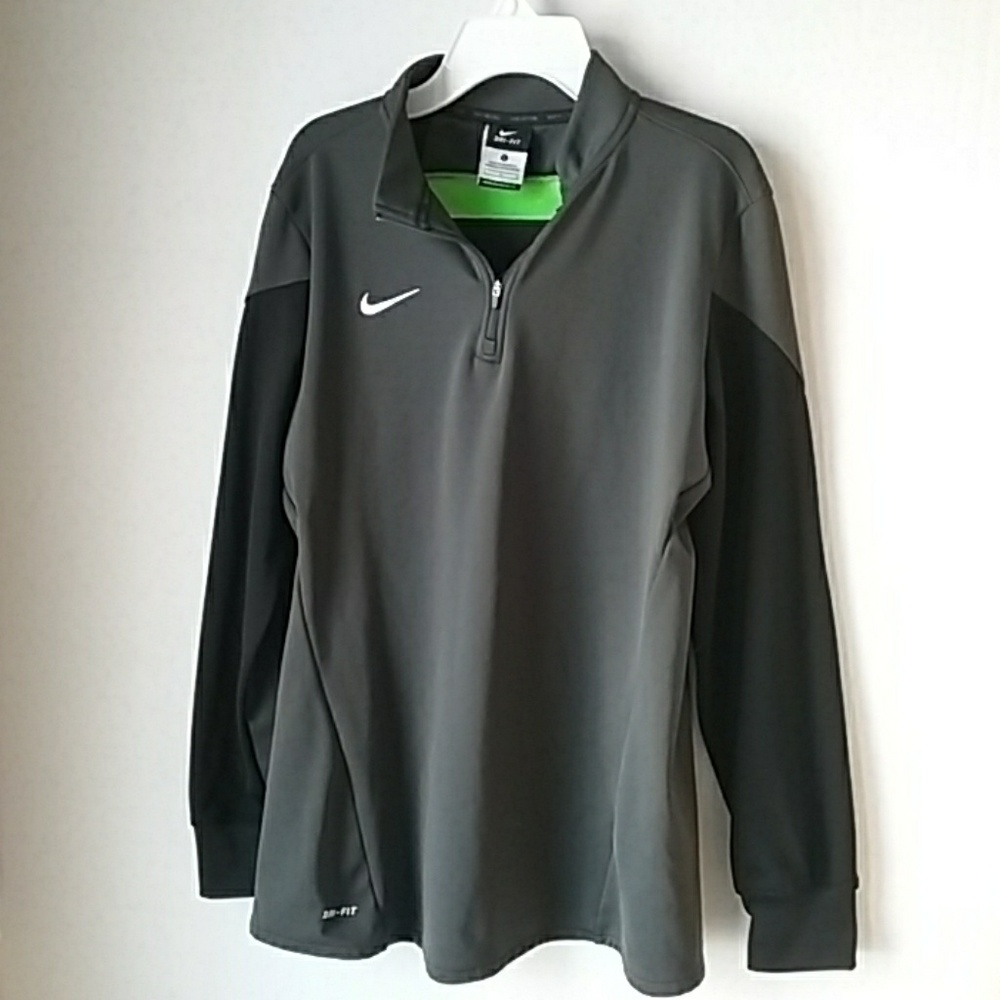 Women's Nike pullover Jacket/top dri-fit Nwot